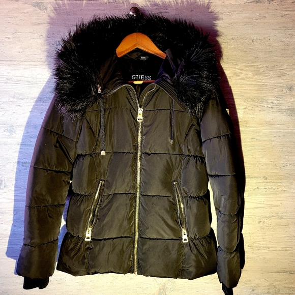Guess Jackets & Blazers - Guess Down Puffer Jacket. Perfect Condition! Warm!